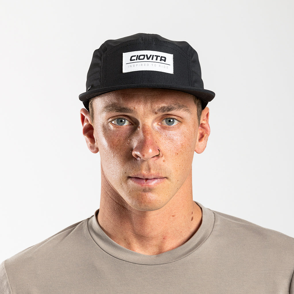 Flat Peak Strap-back Cap (Black) – CIOVITA