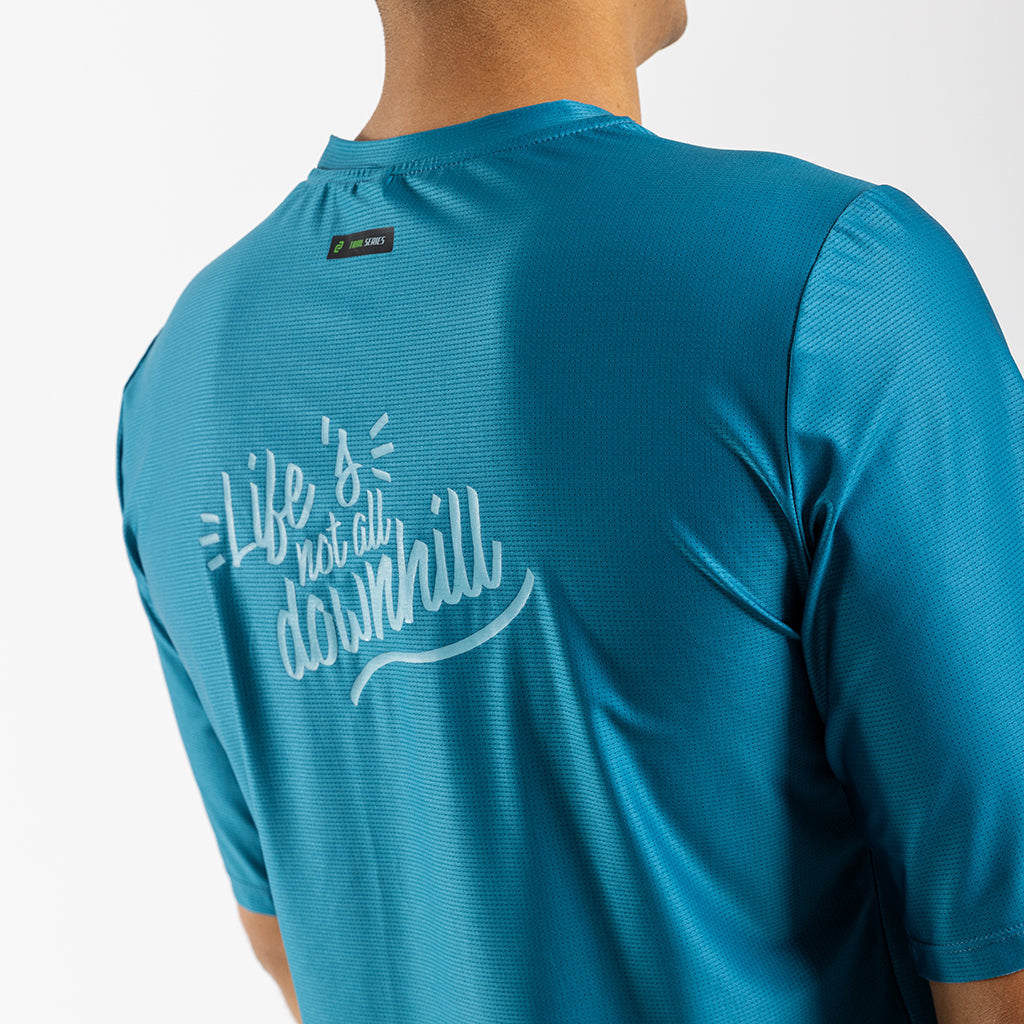 Men&#39;s Sani2c 2024 Short Sleeve Trail Tee (Lake)